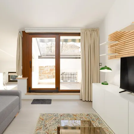 Steve Mansion Centre *