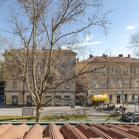 Steve Mansion Centre アパート *