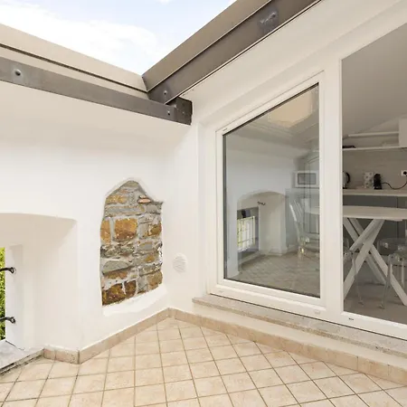 Steve Mansion Centre