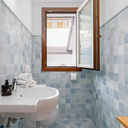 Steve Mansion Centre *