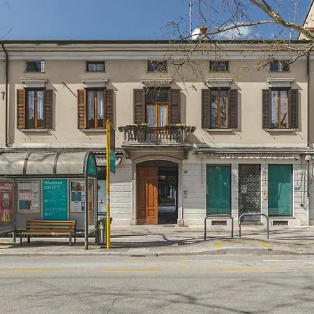 Steve Mansion Centre *